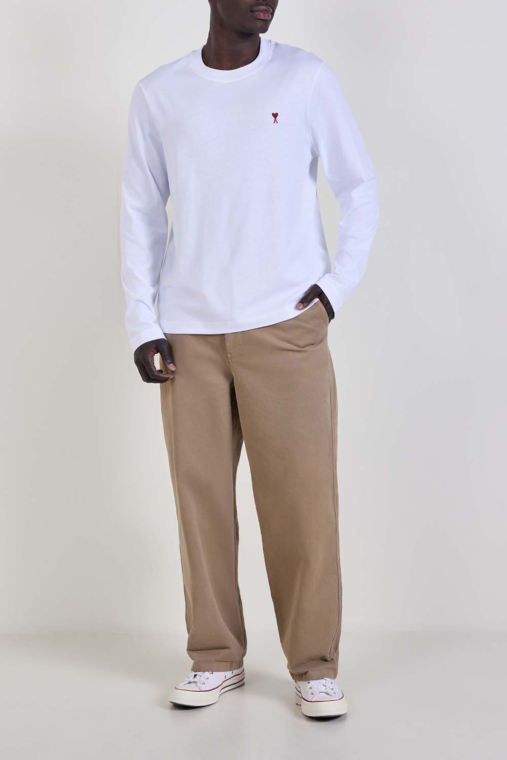 תמונת כל הלוק של חולצת טי ארוכה